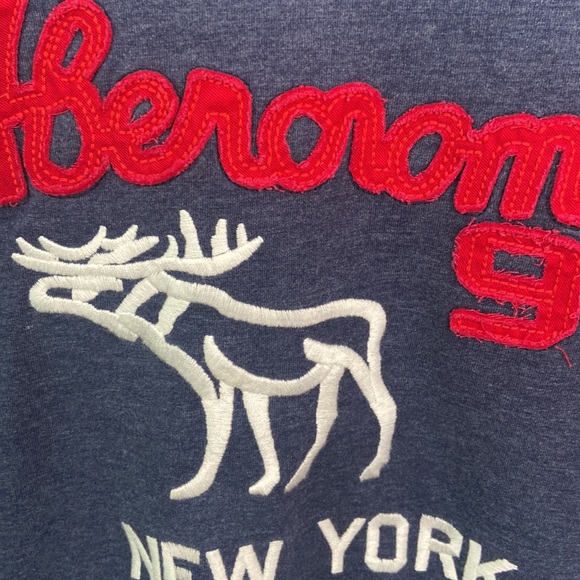 Abercrombie & Fitch T-shirt - Picture 2 of 5